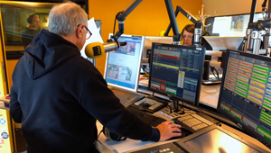 »Make people smile«, #22 Ein morgendlicher Besuch im FM4 Studio